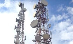 الاتصالات  تزود أكثر من 2500 مدرسة في بغداد والمحافظات بالإنترنت المجاني